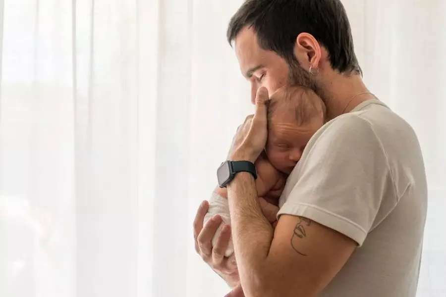 Licença-paternidade ampliada aguarda sanção presidencial e pode chegar a 20 dias